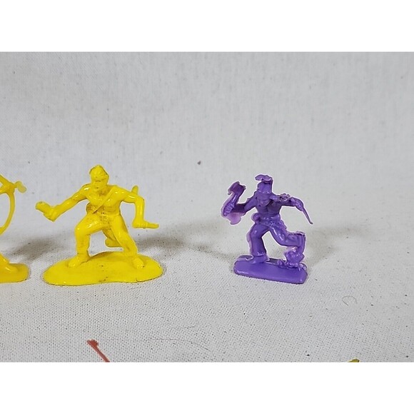 Vintage Lot Of 10 Cowboys And Indians Toy Plastic Figures - Picture 4 of 8